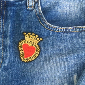 hjärta krona guldkrans jeans - tygmärke