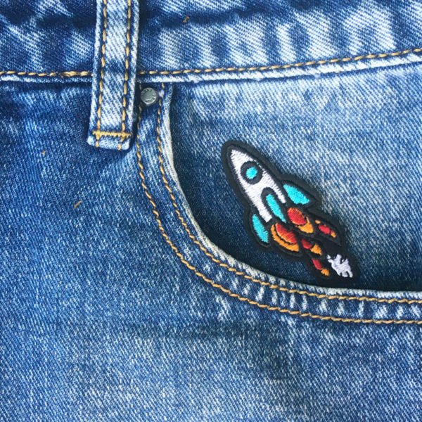Raket full fart på jeans - Patch Tygmärke