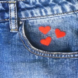Tre små hjärtan på jeans - Patch Tygmärke