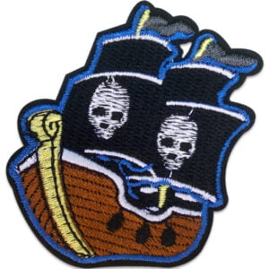 Tygmärke piratskepp med dubbla segel