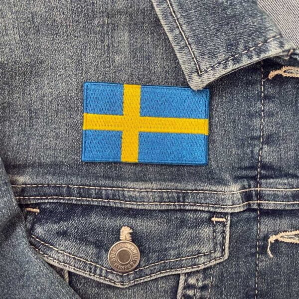 svenska flaggan tygmärke på jacka