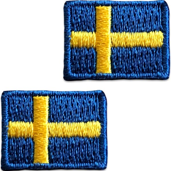 tygmärken 2 små svenska flaggor