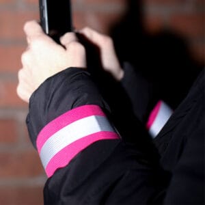 reflexarmband med kardborre på armarna