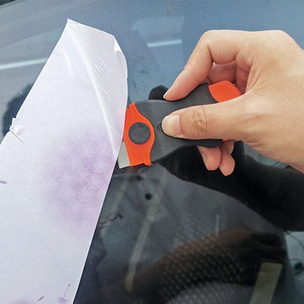skrapa med rakblad för klistermärken